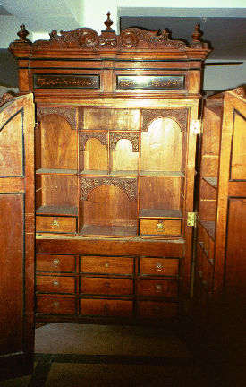 Wells Fargo desk open up